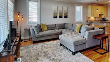 Condo (2 Bedrooms) | Property amenity