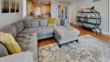 Condo (2 Bedrooms) | Property amenity