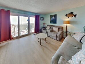 Condo (2 Bedrooms) | Property amenity