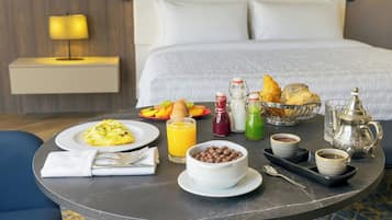 Daily buffet breakfast (MAD 250 per person)