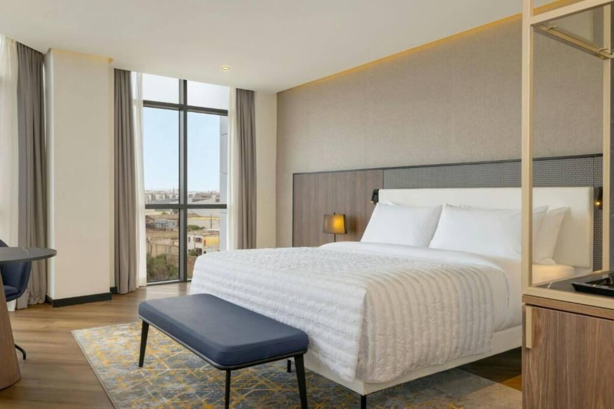Classic Room, 1 Queen Bed | Premium bedding, Tempur-Pedic beds, minibar, in-room safe