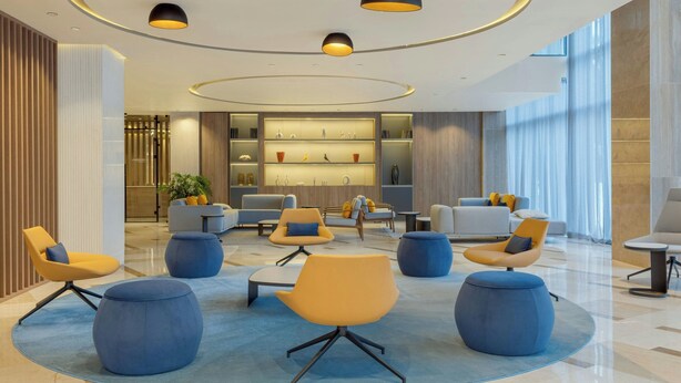 A modern lobby with circular seating areas, a reception desk, and a well-lit interior. - Le Méridien Casablanca (Casablanca)