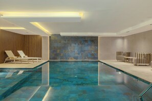 Indendørs pool