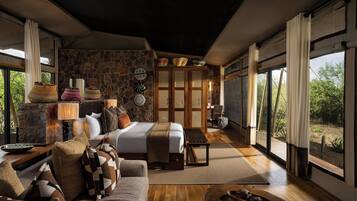 Tienda de campaña Deluxe, 1 cama matrimonial | Ropa de cama de alta calidad, camas con efecto memoria y minibar