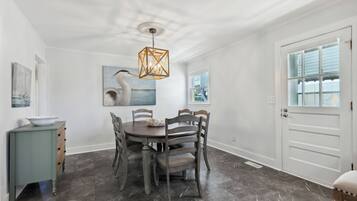 Studio (3 Bedrooms) | Property amenity