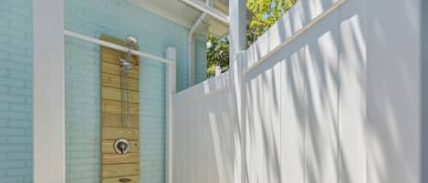 Studio (3 Bedrooms) | Property amenity