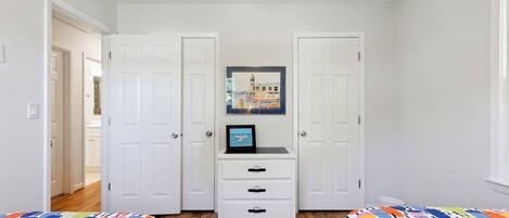 Studio (3 Bedrooms) | Property amenity