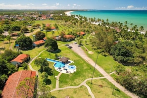 2 outdoor pools, pool umbrellas, sun loungers - Pousada Xalés de Maracaípe (Ipojuca)