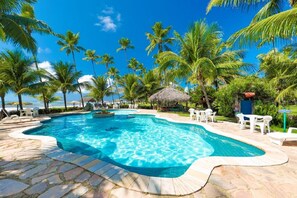 2 outdoor pools, pool umbrellas, pool loungers - Pousada Xalés de Maracaípe (Ipojuca)