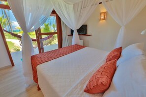 Double Bungalow with Sea View | Living area | 42-inch Smart TV with digital channels - Pousada Xalés de Maracaípe (Ipojuca)