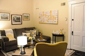 Smart TV, offices - Rooftop Patio & Games in Historic Highlands (Louisville)