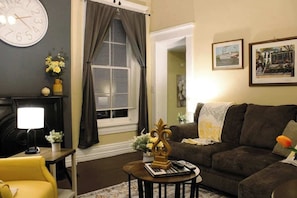 Smart TV, offices - Rooftop Patio & Games in Historic Highlands (Louisville)