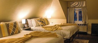 Historic Highlands Retreat! Spacious Rustic Apt in the Heart of it all!