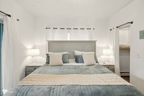 3 bedrooms, iron/ironing board, WiFi, bed sheets