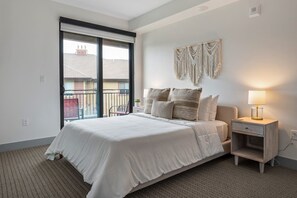 3 bedrooms, desk, iron/ironing board, travel cot