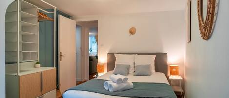 2 bedrooms, iron/ironing board, free WiFi, bed sheets