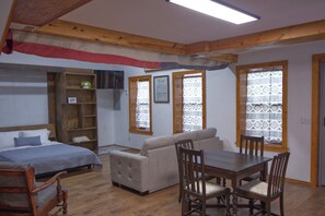 1 bedroom, desk, iron/ironing board, WiFi