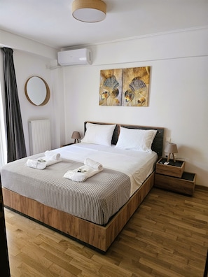 Iron/ironing board, travel cot, free WiFi, bed sheets