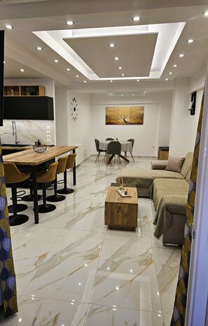 Dining - Athens Lux 2 BR Apt, H/TUB, Netflix,fast Wifi-500mts fm Metro/1,5km fm Acropolis (Athina)