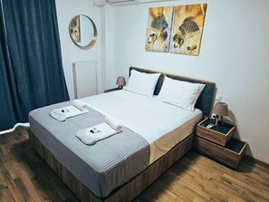 2 bedrooms, iron/ironing board, travel cot, free WiFi - Athens Lux 2 BR Apt, H/TUB, Netflix,fast Wifi-500mts fm Metro/1,5km fm Acropolis (Athina)