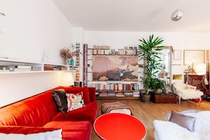TV connectée, livres, chaîne hi-fi, imprimantes