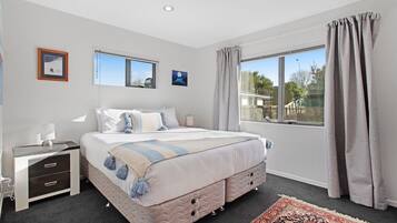 4 bedrooms, iron/ironing board, free WiFi, bed sheets