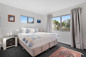 4 bedrooms, iron/ironing board, free WiFi, bed sheets