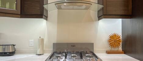 Mikroaaltouuni, uuni, liesi