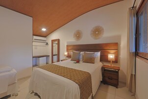 Habitación, vistas al jardín | Minibar, caja fuerte, wifi gratis y ropa de cama