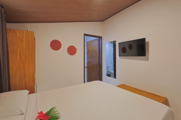 Economy Double Room, Balcony | Minibar, in-room safe, free WiFi, bed sheets