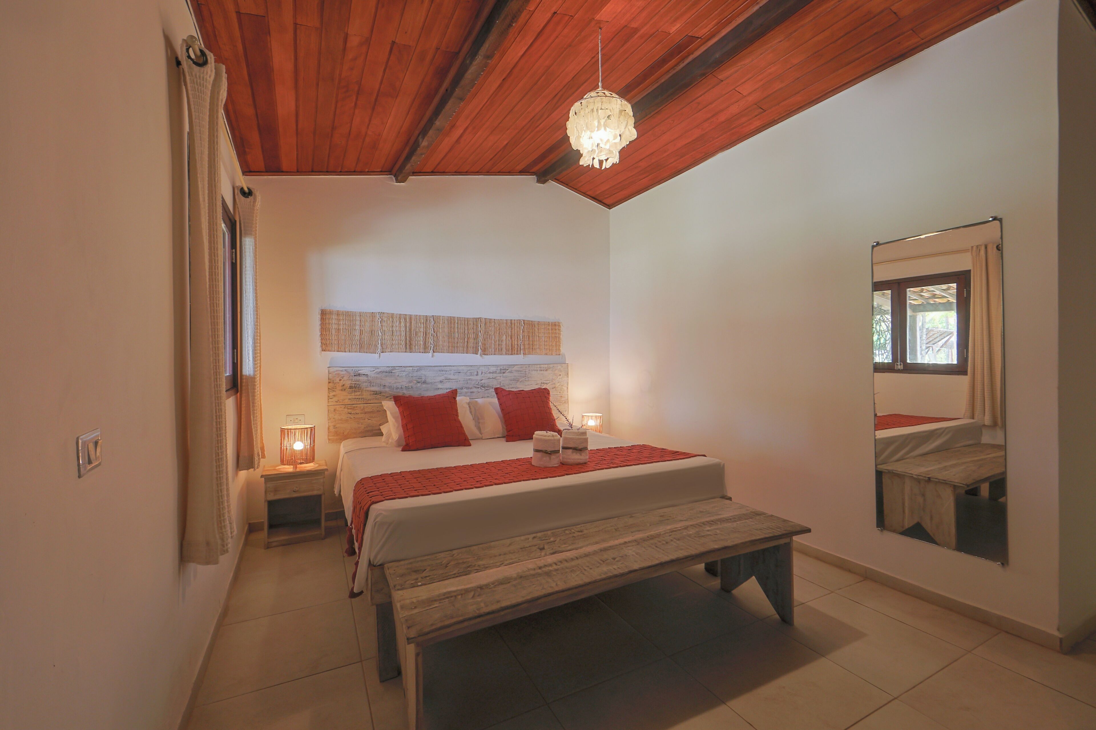 Habitación doble, vistas parciales al mar | Minibar, caja fuerte, wifi gratis y ropa de cama