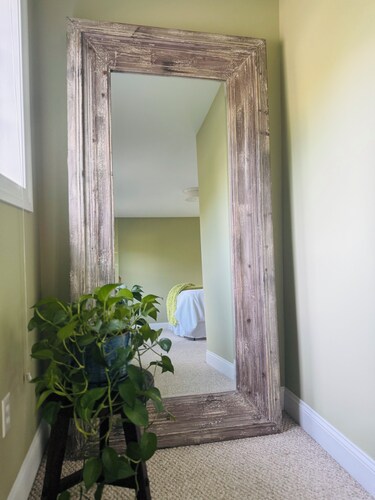Lush Coastal Downtown Home - Beaches & Shopping