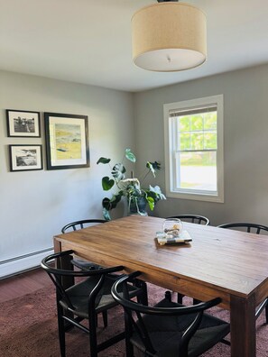 Dining - Downtown Freeport House with Lawn, Grill, AC, and Pickleball Courts! (Freeport)