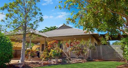 Six Seasons Solace - Stylish Coastal Escape with Pool and Entertaining