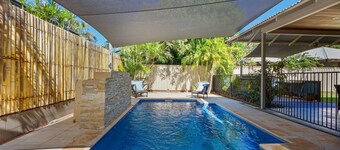 Six Seasons Solace - Stylish Coastal Escape with Pool and Entertaining
