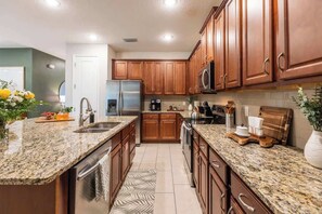 Fridge, microwave, oven, stovetop - Modern Luxury 5BR Pool Movie-Game Rm Encore 7770 (Kissimmee)