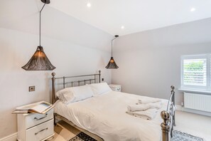 4 bedrooms, free WiFi, bed sheets