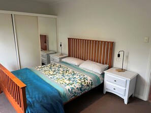 2 bedrooms, iron/ironing board, WiFi - The Lazy Gums at Phillip Island (Cowes)