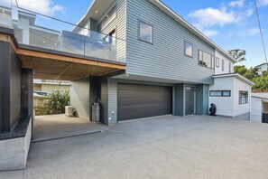 Exterior - Seabreeze Retreat - Paraparaumu Holiday Home (Paraparaumu)