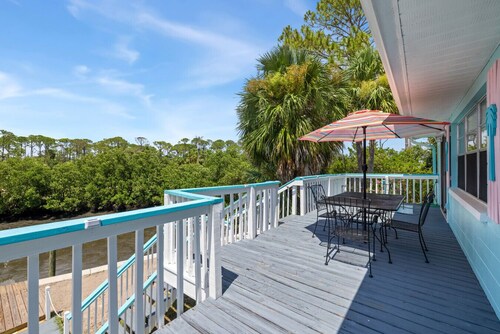 Seaside Cottage- coastal retreat