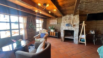 Chalet clásico, 2 habitaciones, balcón, vistas a la laguna | Tabla de planchar con plancha
