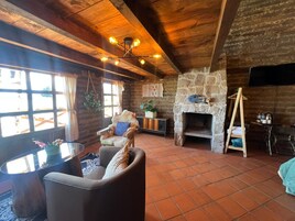 Classic Chalet, 2 Bedrooms, Balcony, Lagoon View | Iron/ironing board