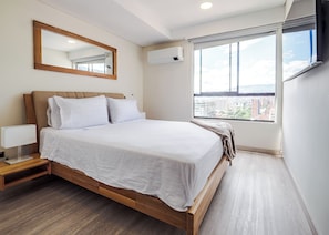 3 chambres, fer et planche à repasser, Wi-Fi, draps fournis
