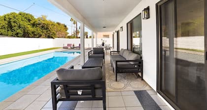 3BR Palm Desert Oasis near El Paseo - Private Pool, Spa & Putting Green
