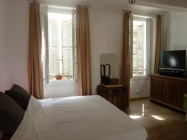 1 chambre, fer et planche à repasser, Wi-Fi, draps fournis