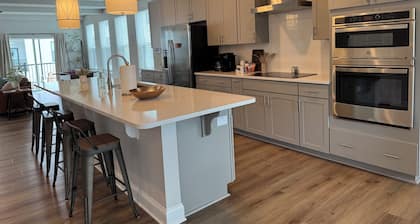 Brand New! Huge 3-bedroom, 2,500 sqft 3rd and 4th floor condo, private rooftop.
