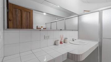 Family Room | Bathroom