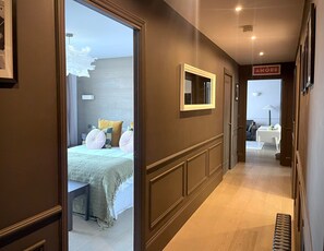 3 chambres, fer et planche à repasser, Wi-Fi, draps fournis