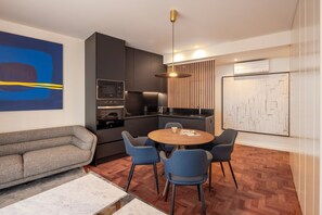 Interior - 2-Bedroom Apartment in Avenidas Novas – Comfort, Location & included Services (Lisboa)