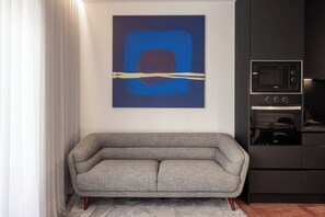 Smart TV - 74 sqm 2-Bedroom Apartment in Avenidas Novas – Comfort & Location (Lisboa)